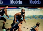 开云体育直播-篮网力克雷霆，萨姆·米切尔统治全场