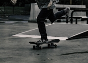 开云体育官网-赛道上的双重震撼，迈凯伦战术碾压哈斯，塞恩斯刷新纪录书写传奇