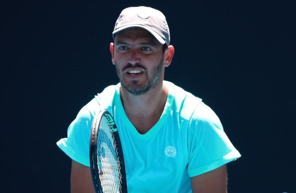 包含世界网球队力克日本网球队，克耶高斯制霸全场的词条