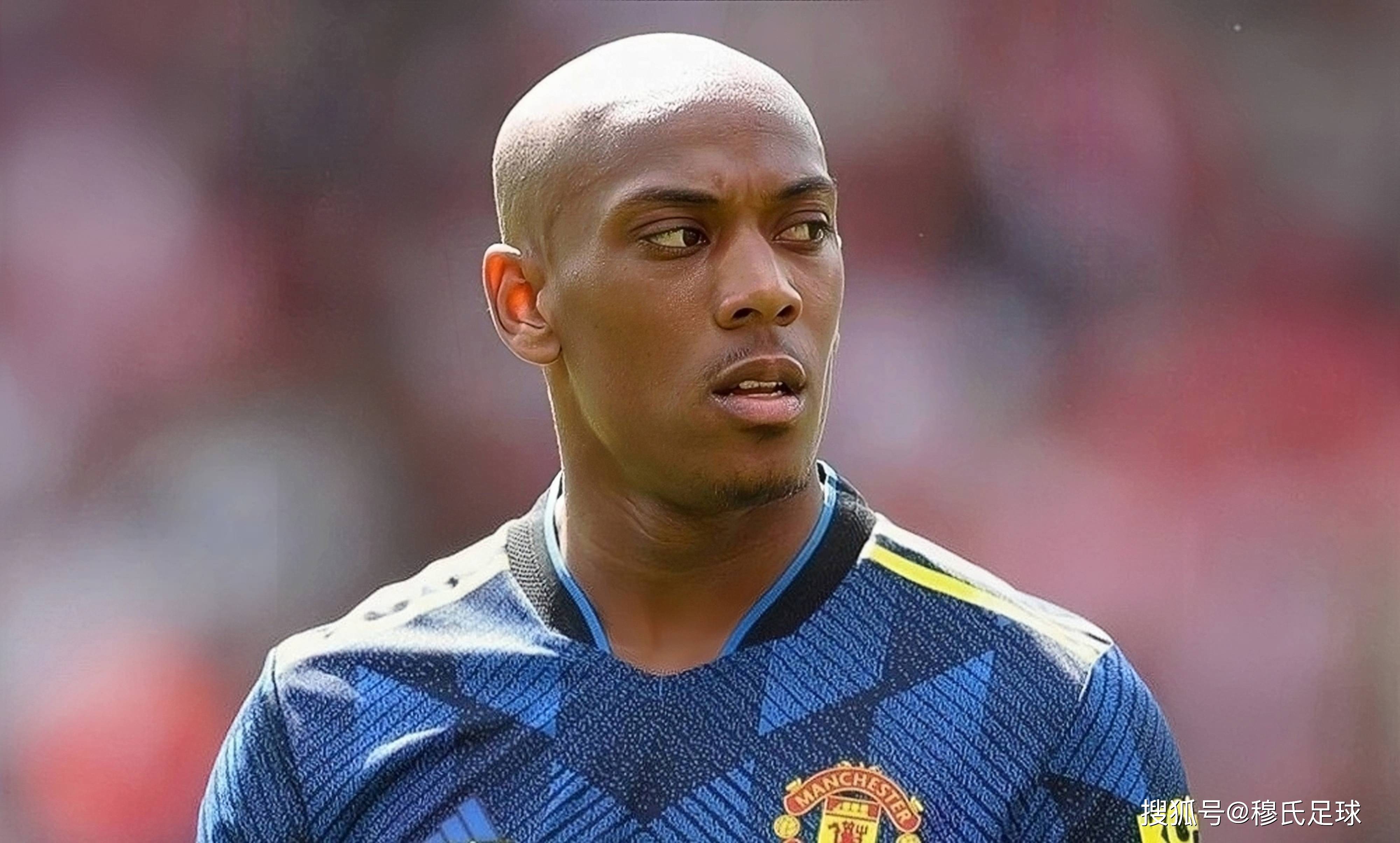 关于巴黎完胜曼联，马夏尔完成帽子戏法的信息