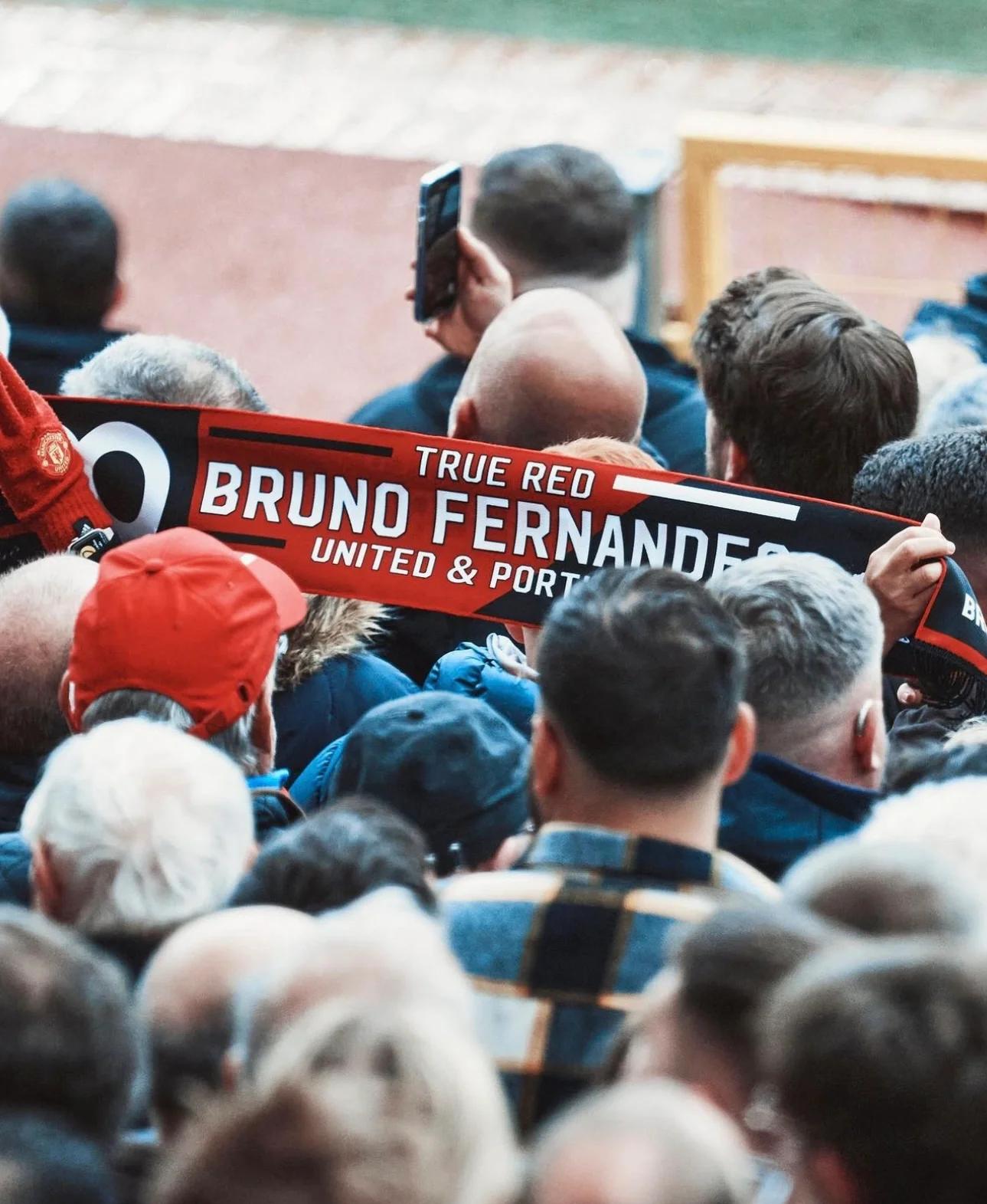 关于巴黎完胜曼联，马夏尔完成帽子戏法的信息