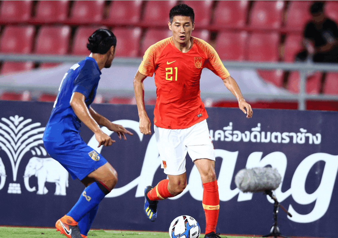 泰国羽毛球队完胜法国羽毛球队,李宗伟三分雨点燃全场 泰国羽毛球队完胜法国羽毛球队,李宗伟三分雨点燃全场