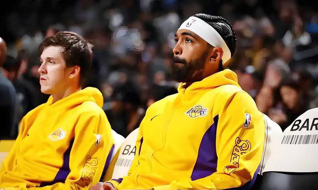 鹈鹕鏖战尼克斯，瓦兰丘纳斯完成帽子戏法