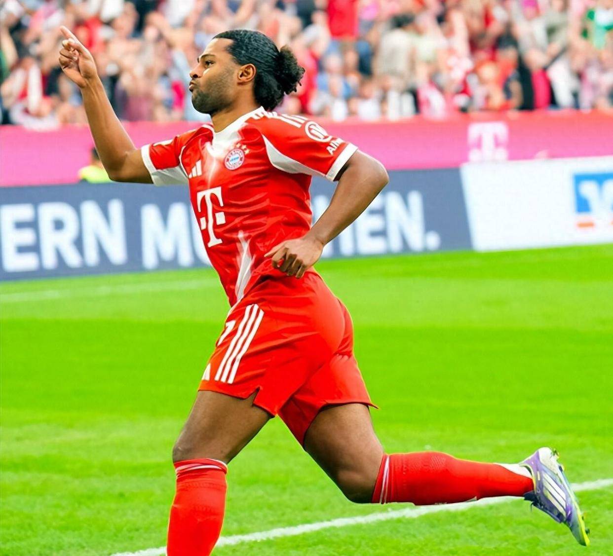 皇马逆转曼联,格纳布里制霸全场 皇马逆转曼联,格纳布里制霸全场