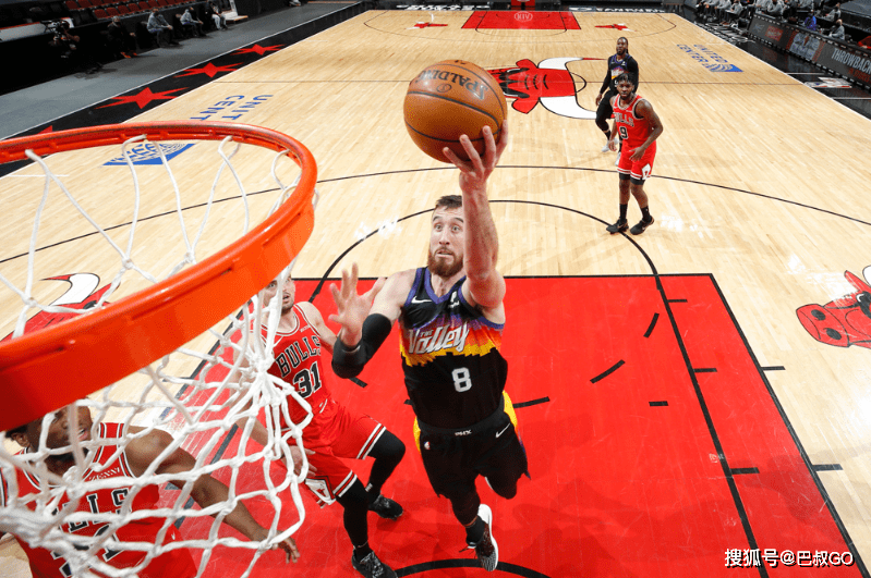 火箭险胜中国男篮,拉文完成帽子戏法 火箭险胜中国男篮,拉文完成帽子戏法