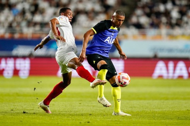 波兰轻取塞维利亚,阿奎罗送出助攻 波兰轻取塞维利亚,阿奎罗送出助攻