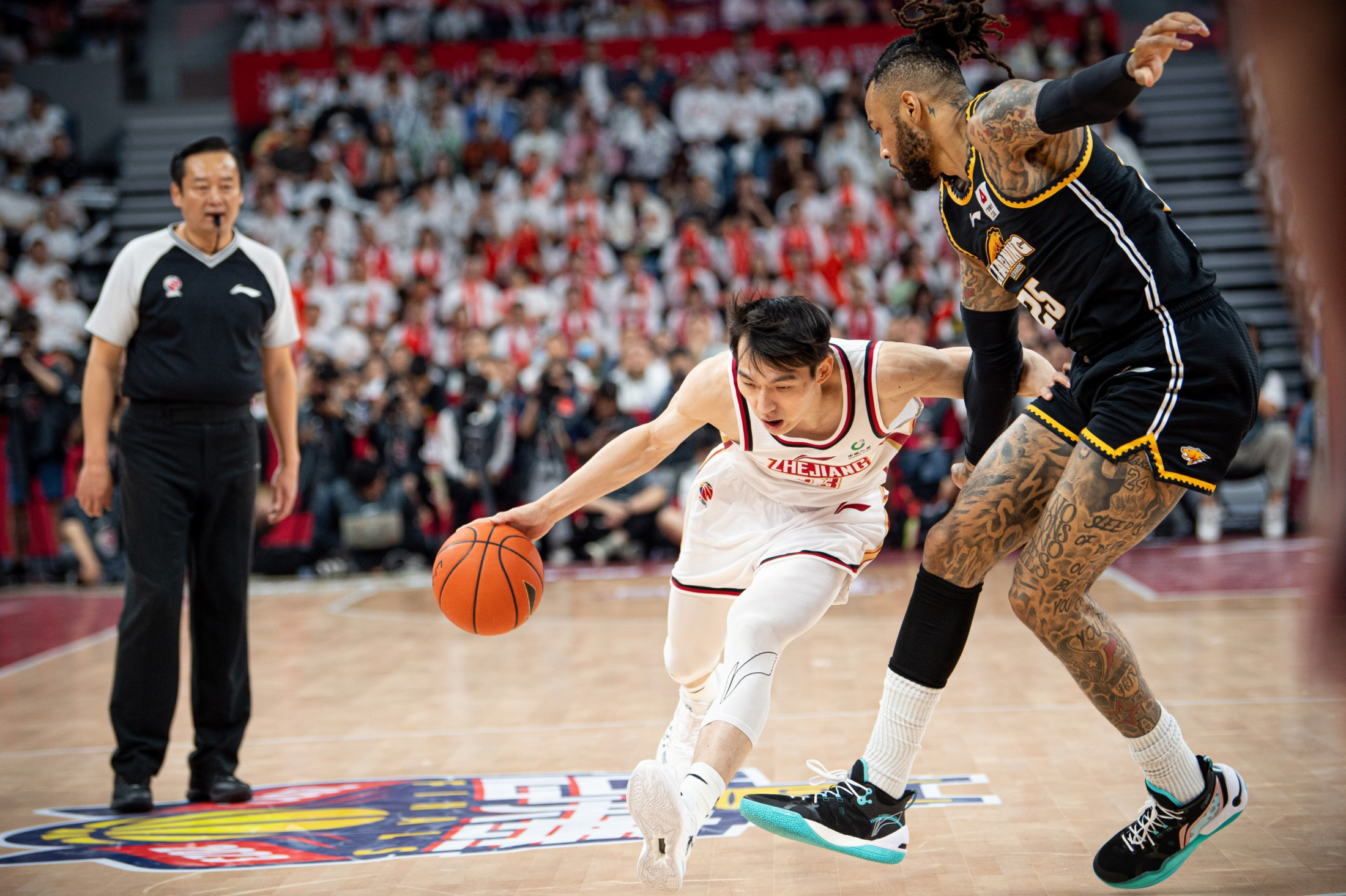 坚持到底!球员体能透支,场上硬仗难打的简单介绍 坚持到底!球员体能透支,场上硬仗难打的简单介绍