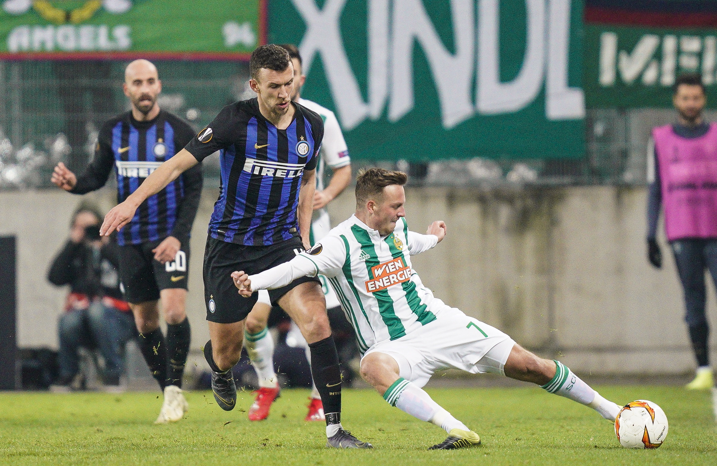 关于奥地利队客场大捷,小组第二的信息 关于奥地利队客场大捷,小组第二的信息