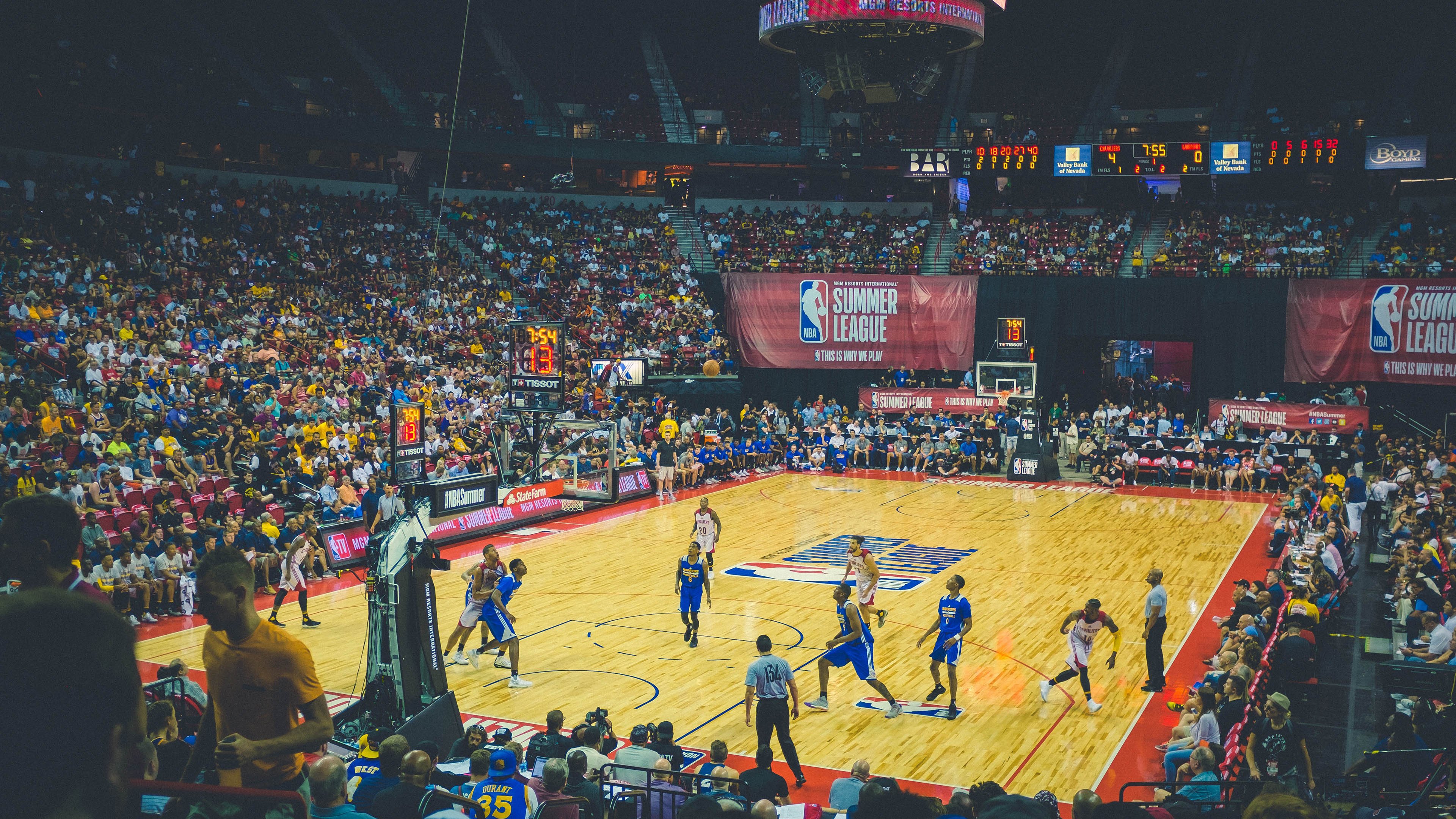 纽约心跳,福克斯终场绝杀,尼克斯险胜森林狼的战术博弈与英雄时刻