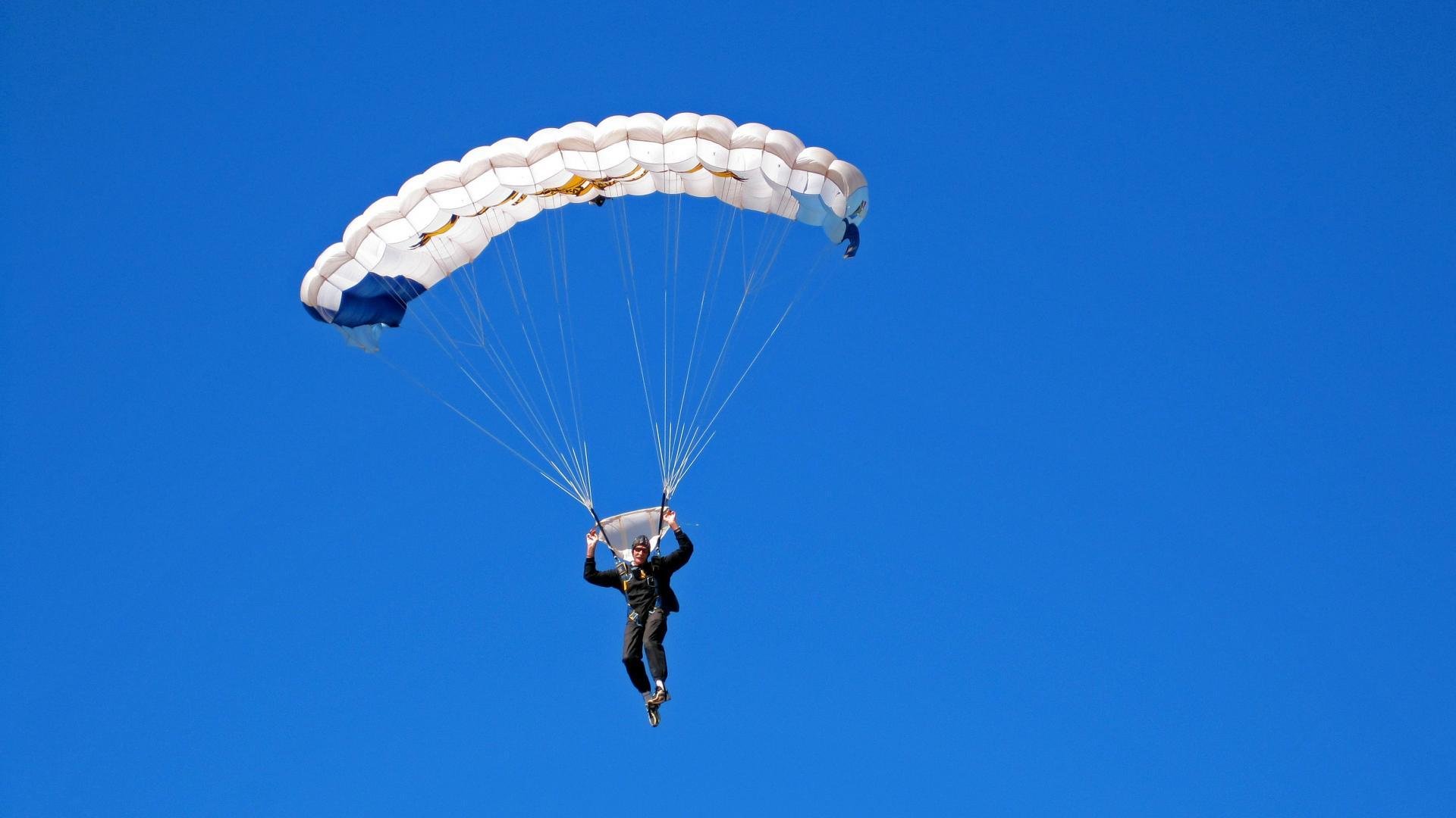 孤勇与担当，德约科维奇独扛战旗，戴维斯杯横扫联合杯背后的国家意志